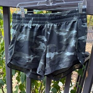 Athleta Camouflage Women's Shorts - Black and Gray